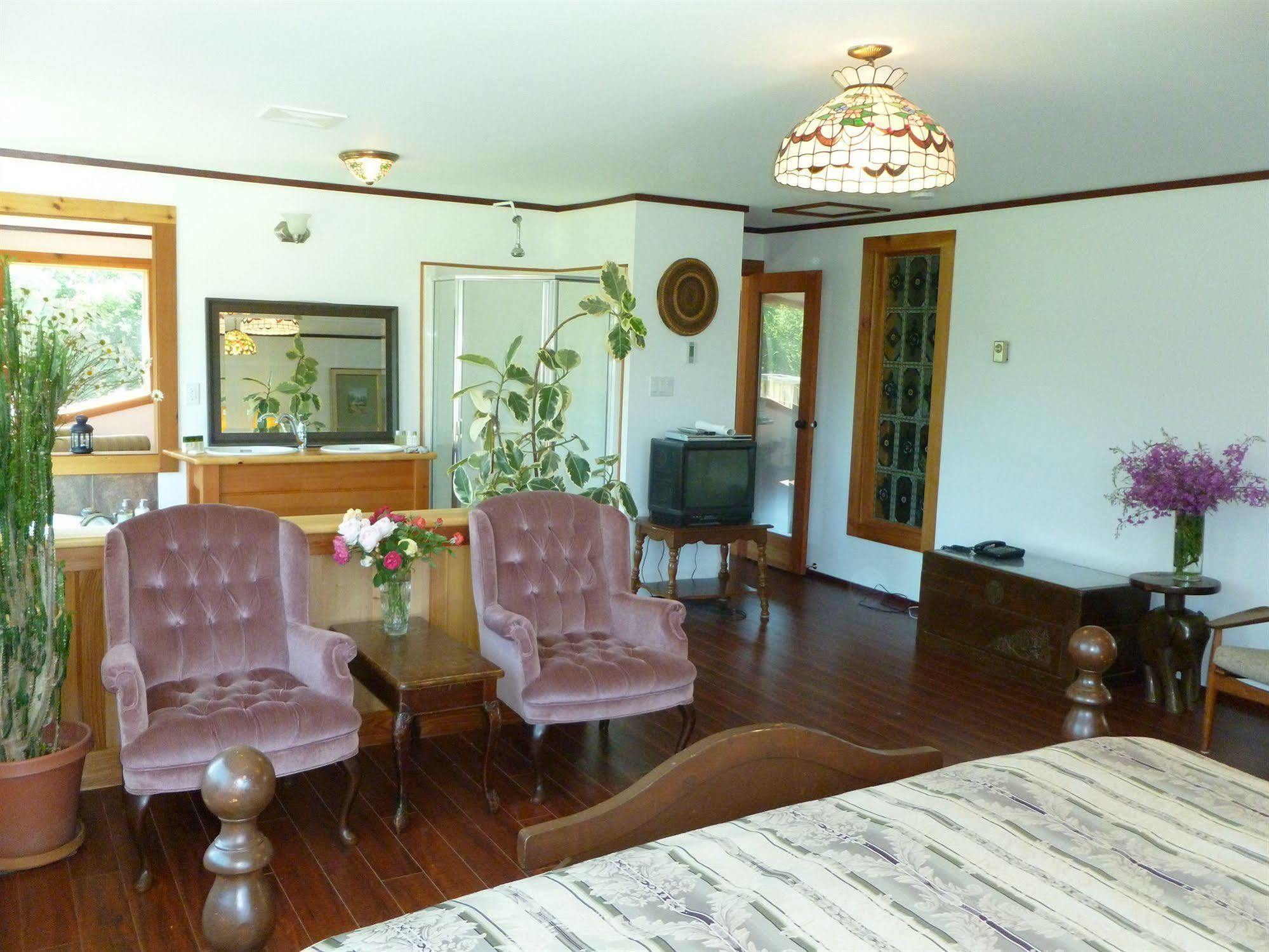 Harrison Hammond House Farmstay Harrison Mills ภายนอก รูปภาพ